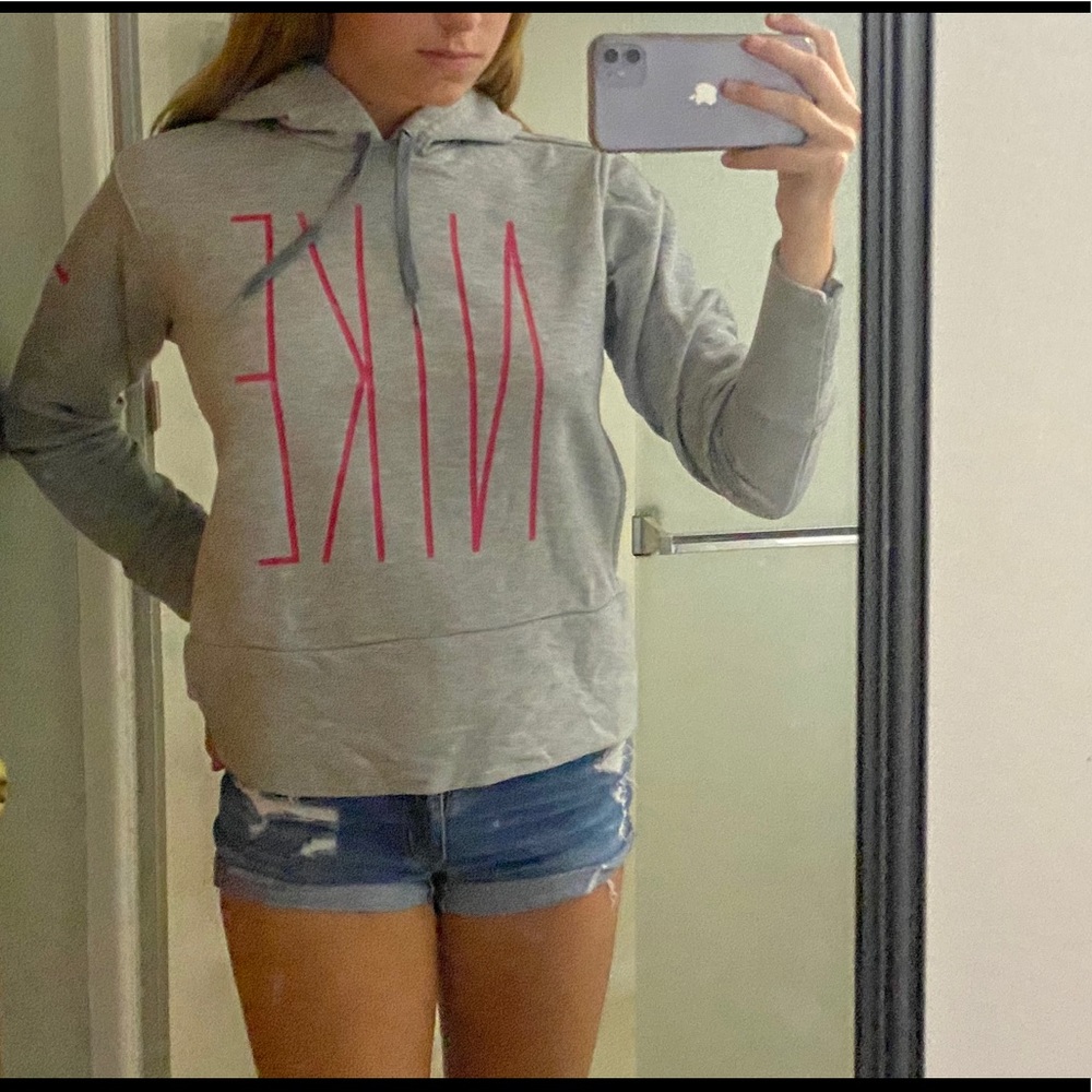 Cropped Nike sweathsirt!